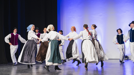 Območno srečanje otroških in odraslih folklornih skupin Domžale-Kamnik (4)